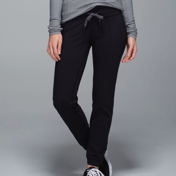 Lululemon Base Runner Pant in Black, Size 4 - Picture 5 of 11